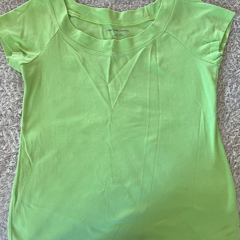 New York & Company Green Fitted Cap Sleeve Tee